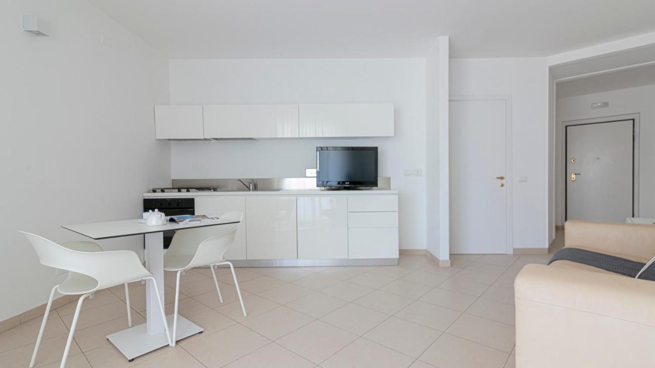 Residenza Excelsior - Bilocali Piano Terra Apartment Marina Di Montenero Exterior photo